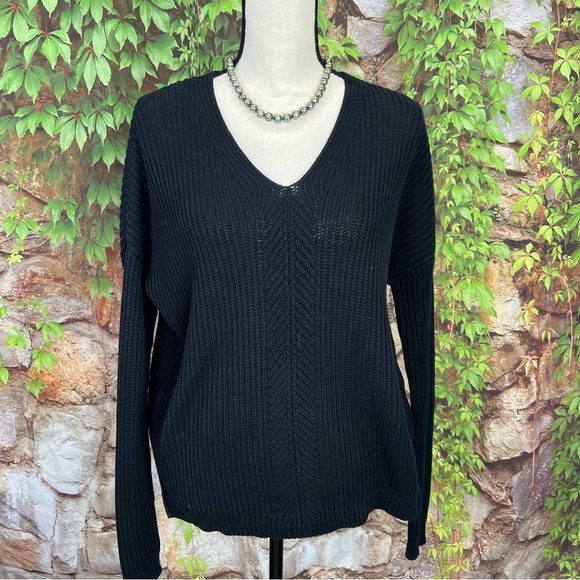 VINCE. Black Rib Knit V-Neck Sweater, XS - Picture 2 of 10